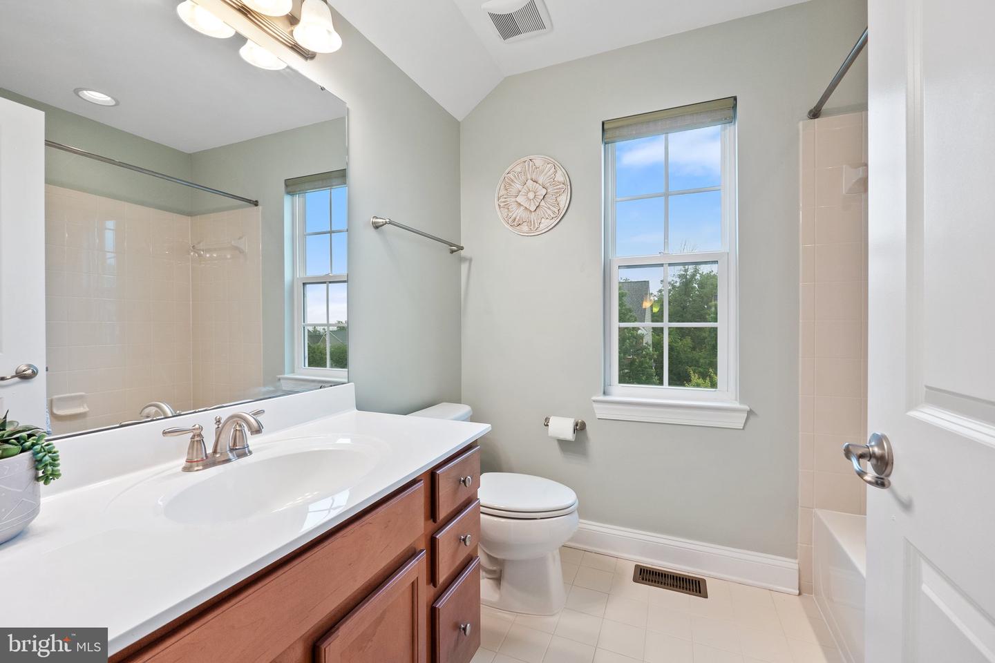 25792 RACING SUN DR, ALDIE, Virginia 20105, 5 Bedrooms Bedrooms, ,5 BathroomsBathrooms,Residential,For sale,25792 RACING SUN DR,VALO2096028 MLS # VALO2096028