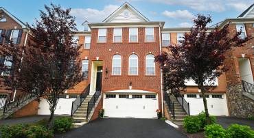 207 CROFT SQ, PURCELLVILLE, Virginia 20132, 3 Bedrooms Bedrooms, ,3 BathroomsBathrooms,Residential,For sale,207 CROFT SQ,VALO2096094 MLS # VALO2096094