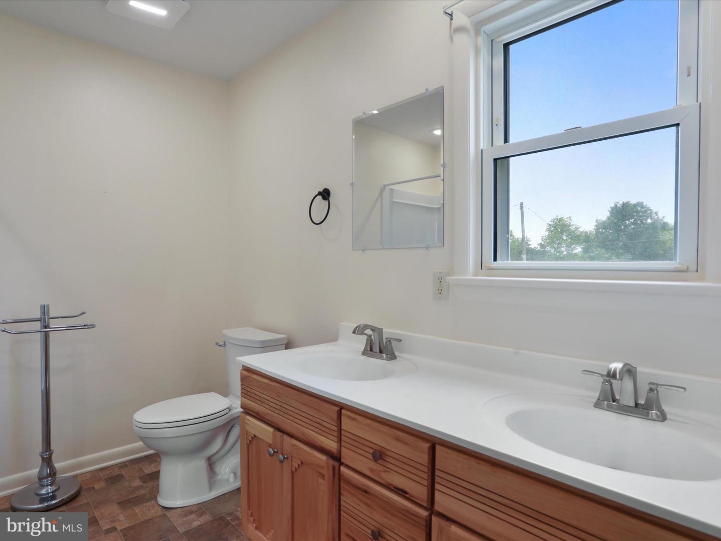 3423 SMITH CREEK RD, NEW MARKET, Virginia 22844, 3 Bedrooms Bedrooms, ,2 BathroomsBathrooms,Residential,For sale,3423 SMITH CREEK RD,VASH2011458 MLS # VASH2011458