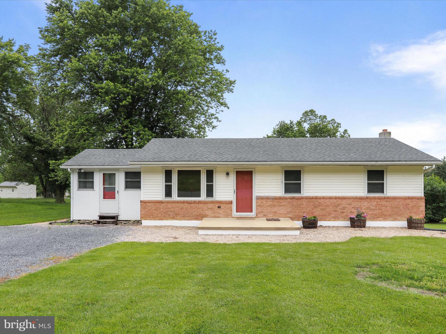 3423 SMITH CREEK RD, NEW MARKET, Virginia 22844, 3 Bedrooms Bedrooms, ,2 BathroomsBathrooms,Residential,For sale,3423 SMITH CREEK RD,VASH2011458 MLS # VASH2011458