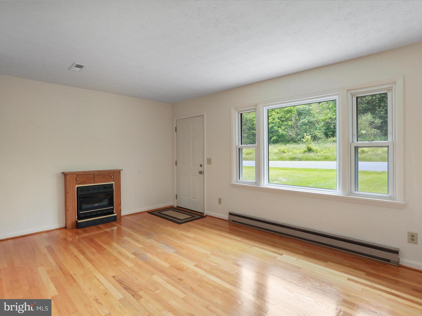 3423 SMITH CREEK RD, NEW MARKET, Virginia 22844, 3 Bedrooms Bedrooms, ,2 BathroomsBathrooms,Residential,For sale,3423 SMITH CREEK RD,VASH2011458 MLS # VASH2011458
