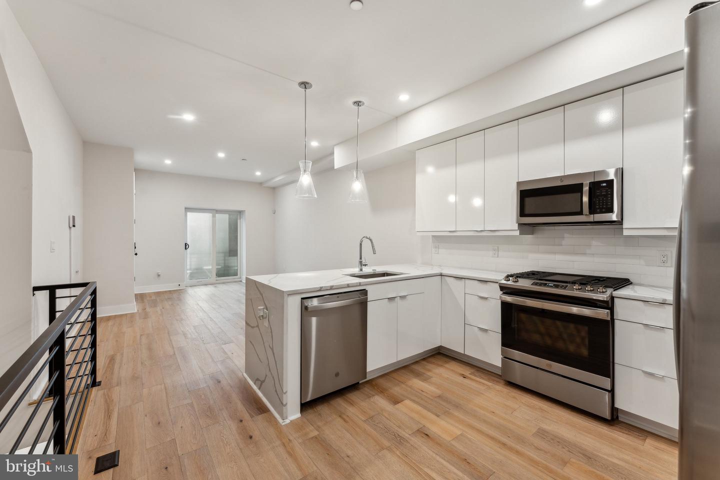 1645 WEST VIRGINIA NE #1, WASHINGTON, District Of Columbia 20002, 3 Bedrooms Bedrooms, ,3 BathroomsBathrooms,Residential,For sale,1645 WEST VIRGINIA NE #1,DCDC2200450 MLS # DCDC2200450