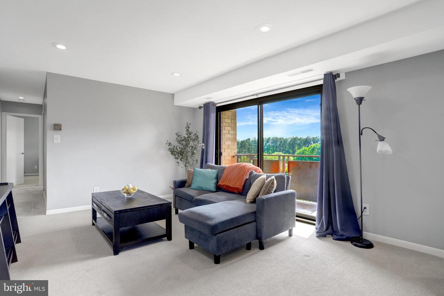 3100 S MANCHESTER ST #1028, FALLS CHURCH, Virginia 22044, 2 Bedrooms Bedrooms, ,2 BathroomsBathrooms,Residential,For sale,3100 S MANCHESTER ST #1028,VAFX2240988 MLS # VAFX2240988