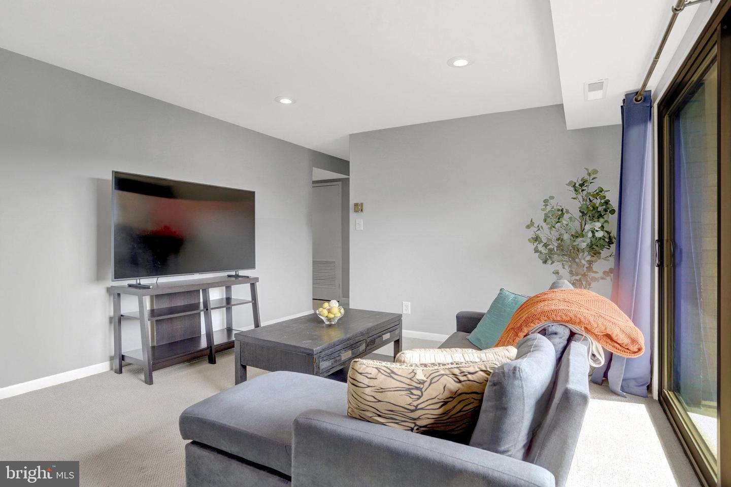 3100 S MANCHESTER ST #1028, FALLS CHURCH, Virginia 22044, 2 Bedrooms Bedrooms, ,2 BathroomsBathrooms,Residential,For sale,3100 S MANCHESTER ST #1028,VAFX2240988 MLS # VAFX2240988