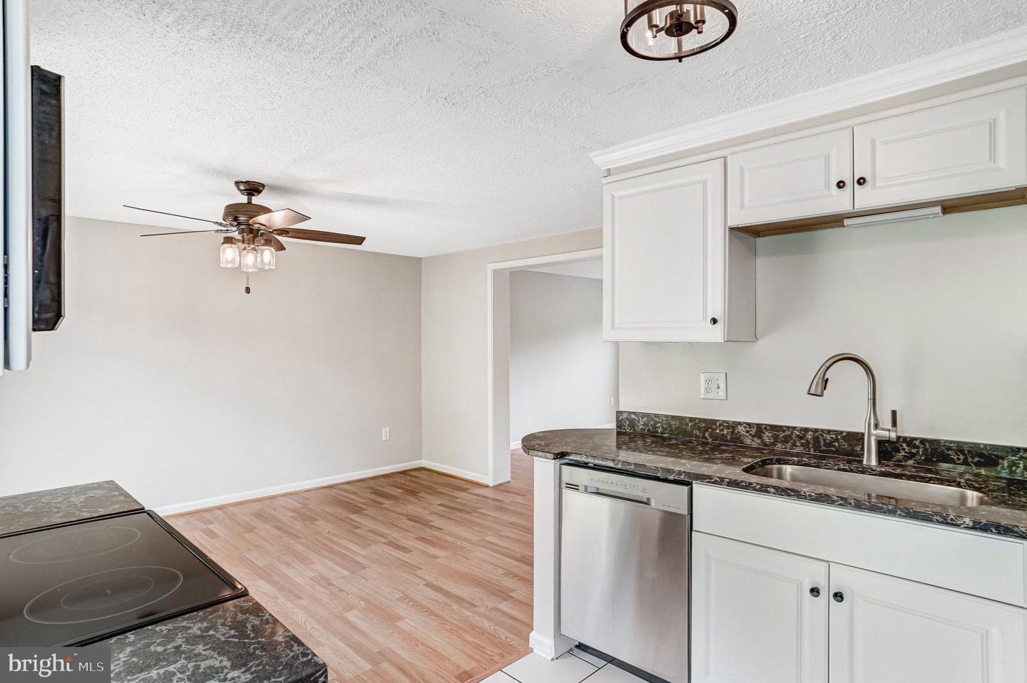 831 OAK LEAF CT, WARRENTON, Virginia 20186, 3 Bedrooms Bedrooms, ,2 BathroomsBathrooms,Residential,For sale,831 OAK LEAF CT,VAFQ2016666 MLS # VAFQ2016666