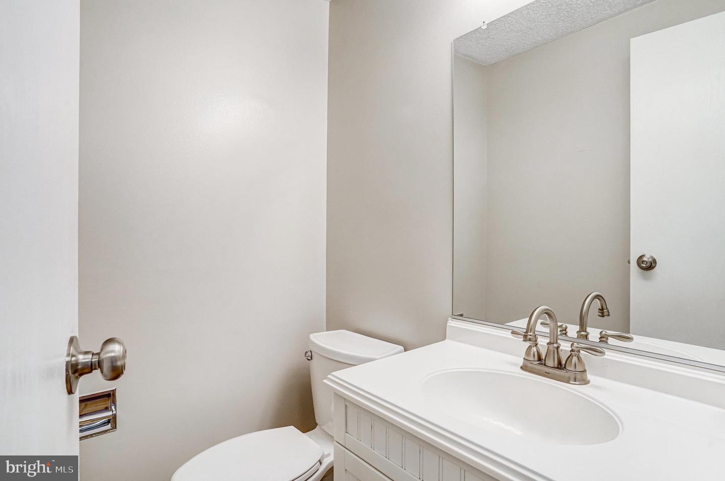 831 OAK LEAF CT, WARRENTON, Virginia 20186, 3 Bedrooms Bedrooms, ,2 BathroomsBathrooms,Residential,For sale,831 OAK LEAF CT,VAFQ2016666 MLS # VAFQ2016666