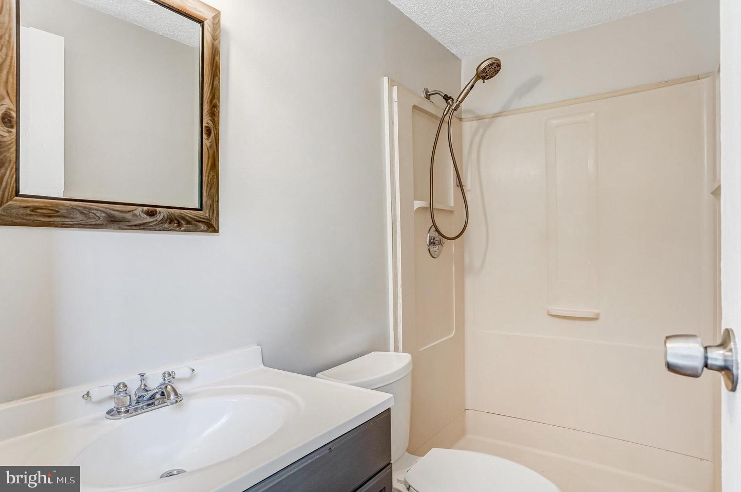 831 OAK LEAF CT, WARRENTON, Virginia 20186, 3 Bedrooms Bedrooms, ,2 BathroomsBathrooms,Residential,For sale,831 OAK LEAF CT,VAFQ2016666 MLS # VAFQ2016666