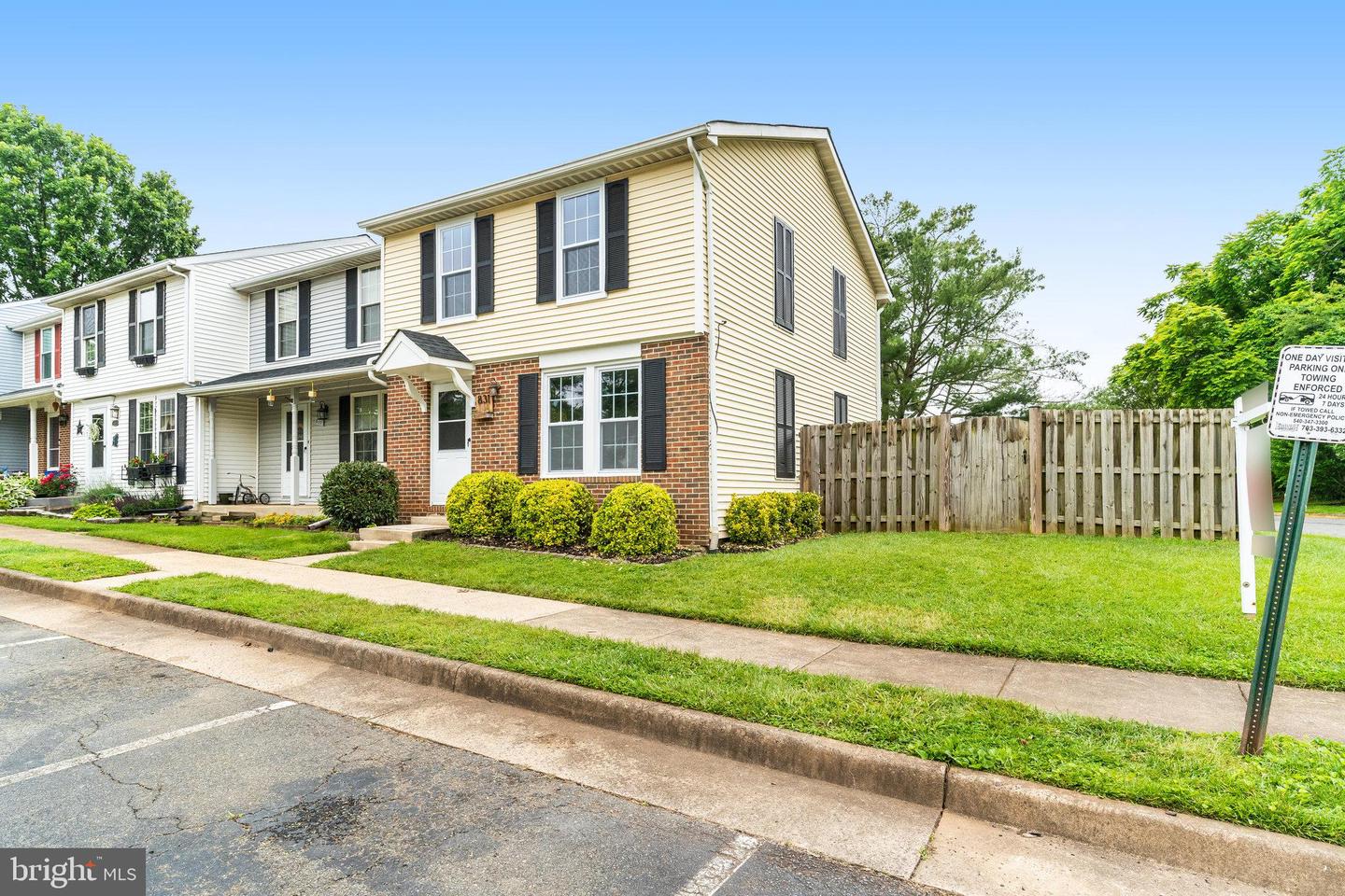 831 OAK LEAF CT, WARRENTON, Virginia 20186, 3 Bedrooms Bedrooms, ,2 BathroomsBathrooms,Residential,For sale,831 OAK LEAF CT,VAFQ2016666 MLS # VAFQ2016666