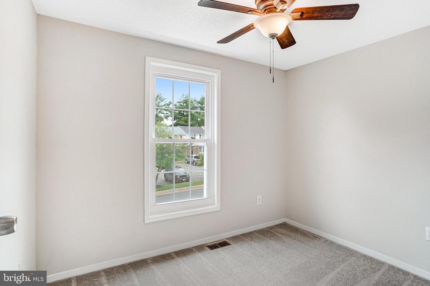 831 OAK LEAF CT, WARRENTON, Virginia 20186, 3 Bedrooms Bedrooms, ,2 BathroomsBathrooms,Residential,For sale,831 OAK LEAF CT,VAFQ2016666 MLS # VAFQ2016666