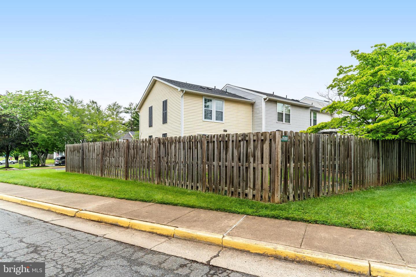 831 OAK LEAF CT, WARRENTON, Virginia 20186, 3 Bedrooms Bedrooms, ,2 BathroomsBathrooms,Residential,For sale,831 OAK LEAF CT,VAFQ2016666 MLS # VAFQ2016666