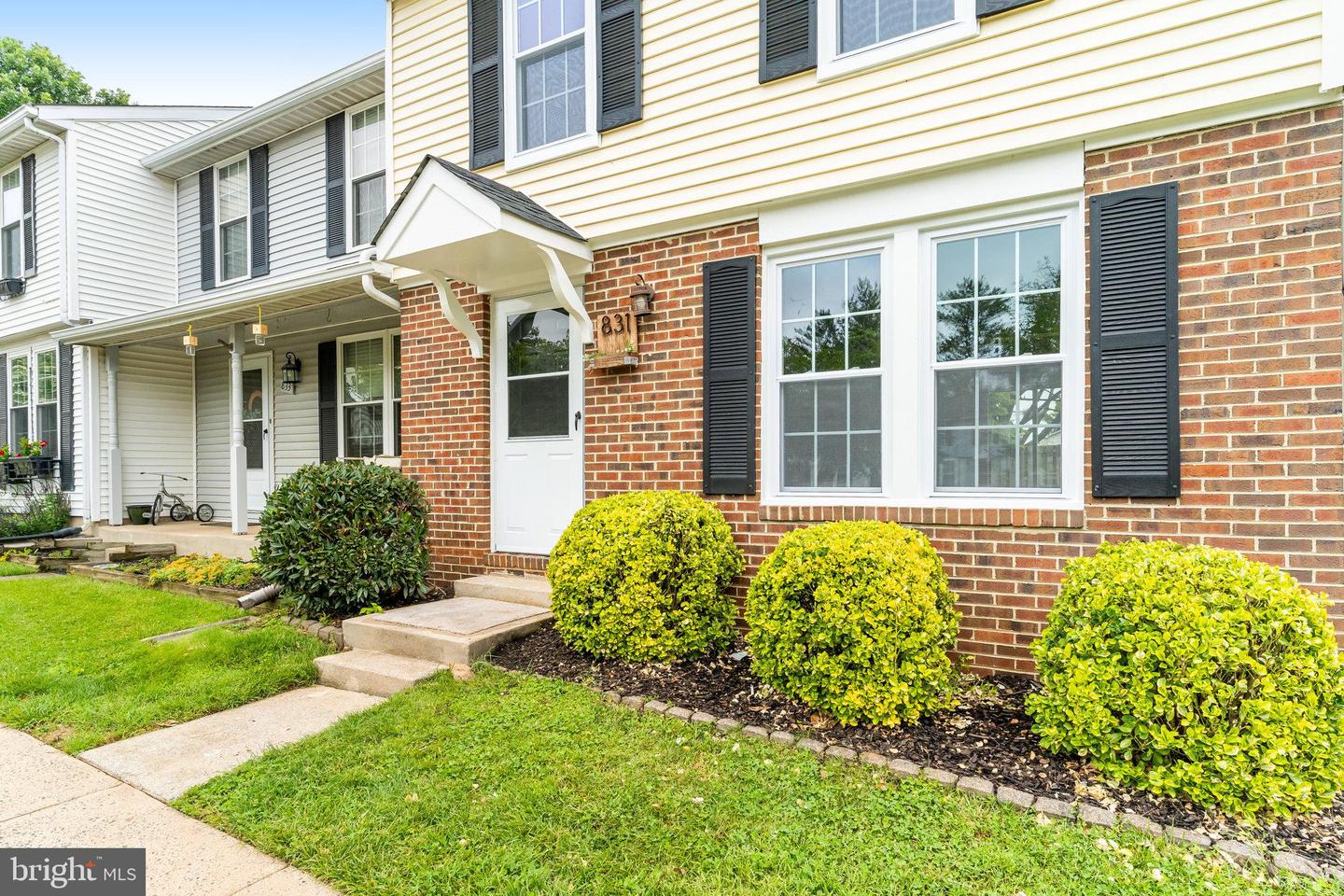 831 OAK LEAF CT, WARRENTON, Virginia 20186, 3 Bedrooms Bedrooms, ,2 BathroomsBathrooms,Residential,For sale,831 OAK LEAF CT,VAFQ2016666 MLS # VAFQ2016666