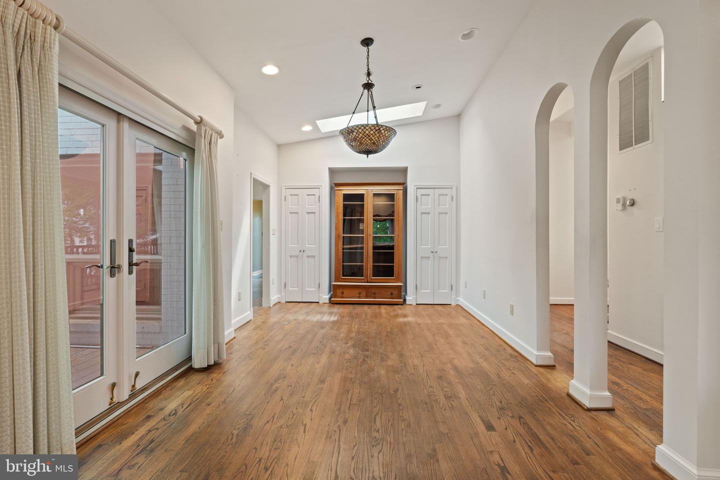 6802 NESBITT PL, MCLEAN, Virginia 22101, 4 Bedrooms Bedrooms, ,3 BathroomsBathrooms,Residential,For sale,6802 NESBITT PL,VAFX2241342 MLS # VAFX2241342
