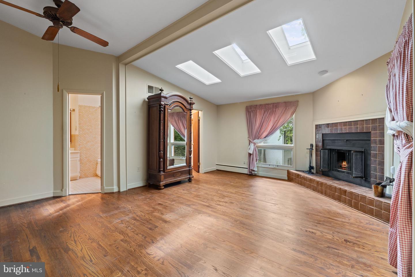 6802 NESBITT PL, MCLEAN, Virginia 22101, 4 Bedrooms Bedrooms, ,3 BathroomsBathrooms,Residential,For sale,6802 NESBITT PL,VAFX2241342 MLS # VAFX2241342