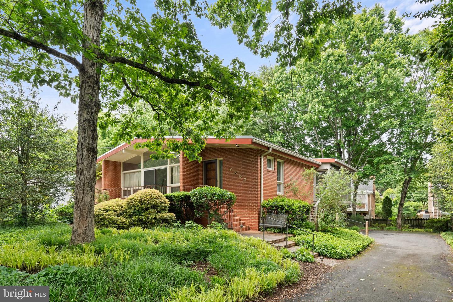 6802 NESBITT PL, MCLEAN, Virginia 22101, 4 Bedrooms Bedrooms, ,3 BathroomsBathrooms,Residential,For sale,6802 NESBITT PL,VAFX2241342 MLS # VAFX2241342