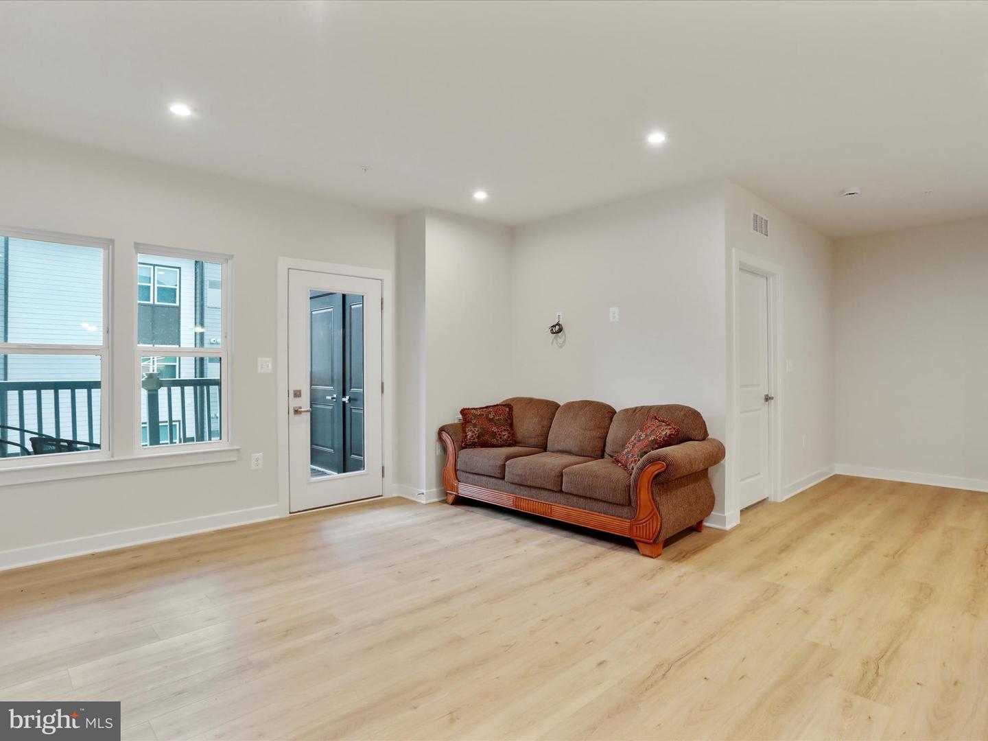 140 MCCORMICK CIR #302, WINCHESTER, Virginia 22602, 2 Bedrooms Bedrooms, ,2 BathroomsBathrooms,Residential,For sale,140 MCCORMICK CIR #302,VAFV2034232 MLS # VAFV2034232