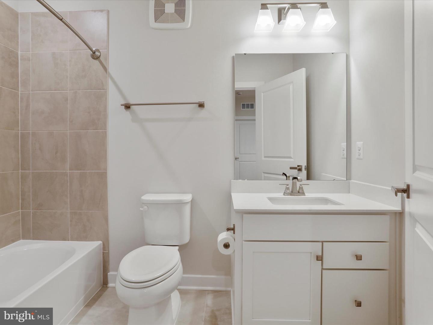 140 MCCORMICK CIR #302, WINCHESTER, Virginia 22602, 2 Bedrooms Bedrooms, ,2 BathroomsBathrooms,Residential,For sale,140 MCCORMICK CIR #302,VAFV2034232 MLS # VAFV2034232