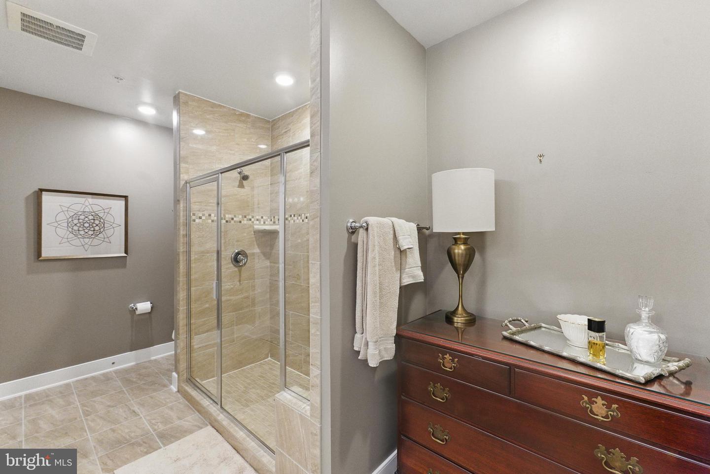 9521 BASTILLE ST #403, FAIRFAX, Virginia 22031, 2 Bedrooms Bedrooms, ,2 BathroomsBathrooms,Residential,For sale,9521 BASTILLE ST #403,VAFX2241484 MLS # VAFX2241484