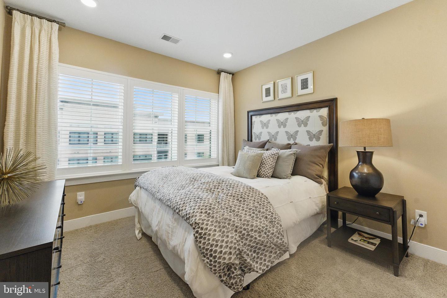 9521 BASTILLE ST #403, FAIRFAX, Virginia 22031, 2 Bedrooms Bedrooms, ,2 BathroomsBathrooms,Residential,For sale,9521 BASTILLE ST #403,VAFX2241484 MLS # VAFX2241484