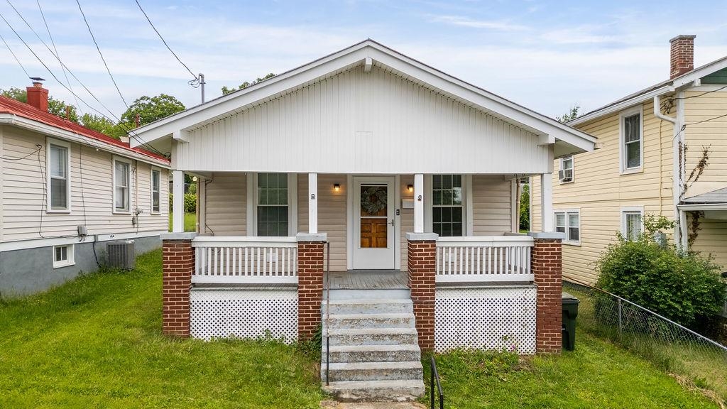 930 TROUT ST, STAUNTON, Virginia 24401, 3 Bedrooms Bedrooms, ,1 BathroomBathrooms,Residential,930 TROUT ST,665257 MLS # 665257
