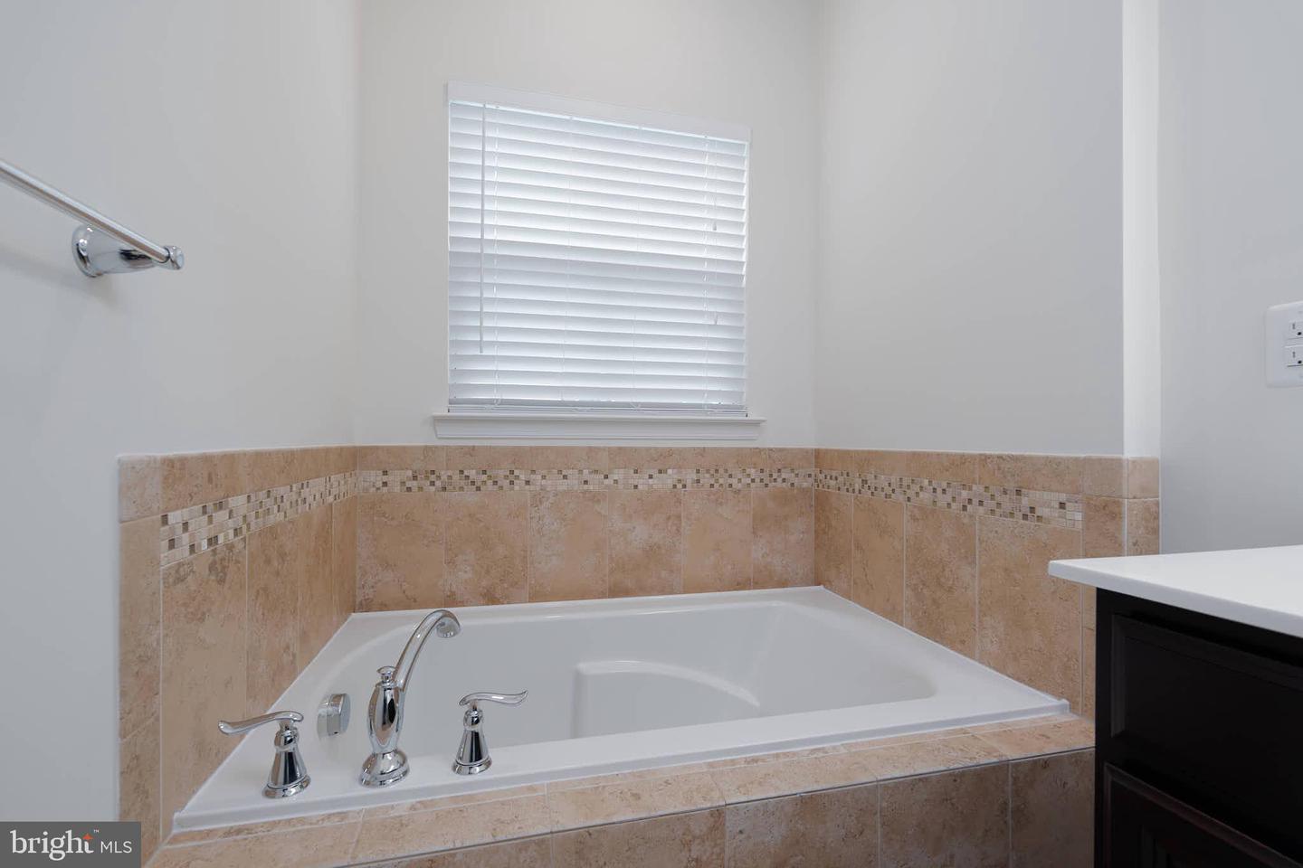 41686 MCMONAGLE SQ, ALDIE, Virginia 20105, 3 Bedrooms Bedrooms, ,2 BathroomsBathrooms,Residential,For sale,41686 MCMONAGLE SQ,VALO2097244 MLS # VALO2097244