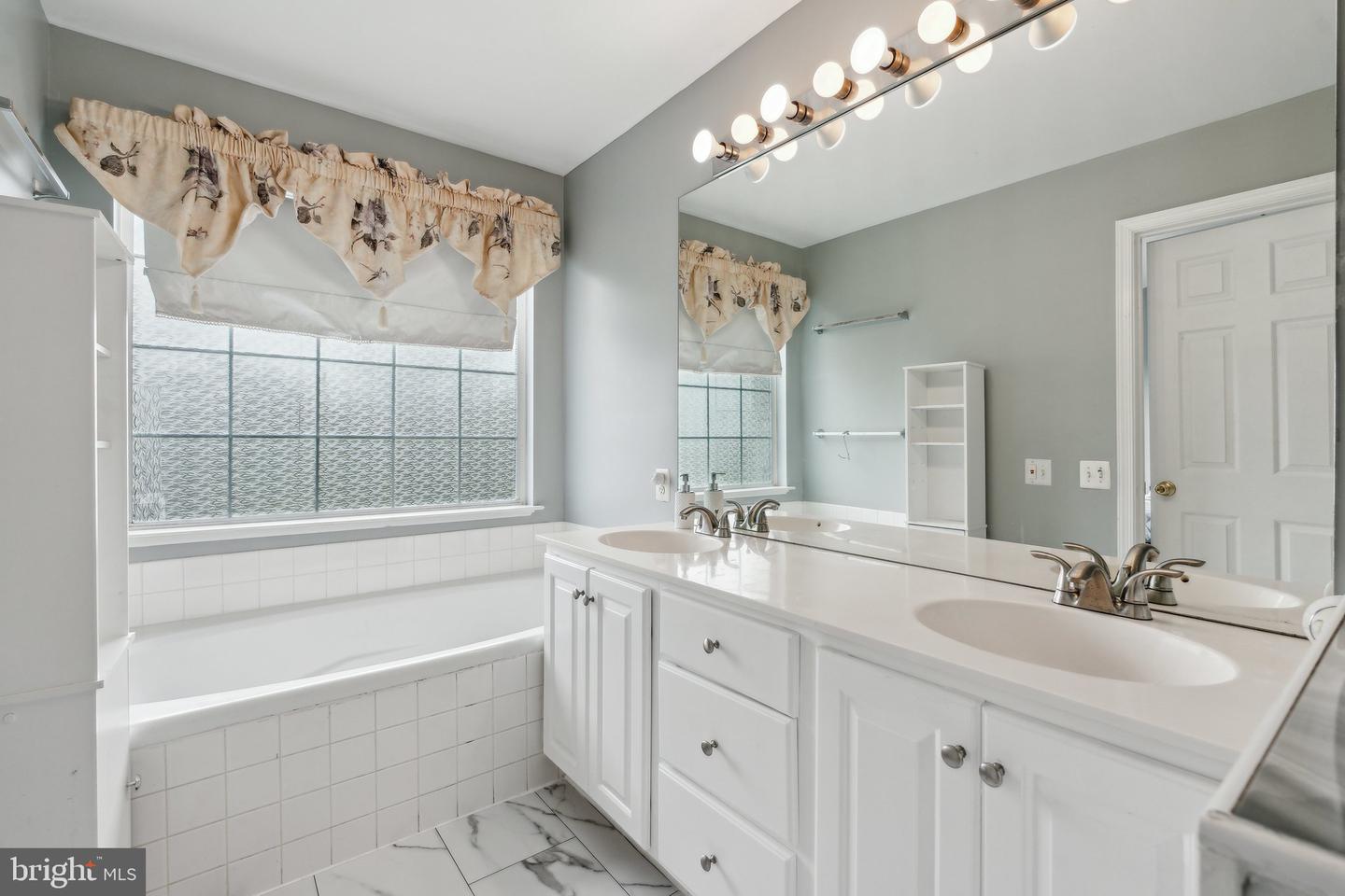43261 CHOKEBERRY SQ, ASHBURN, Virginia 20147, 4 Bedrooms Bedrooms, ,3 BathroomsBathrooms,Residential,For sale,43261 CHOKEBERRY SQ,VALO2097280 MLS # VALO2097280