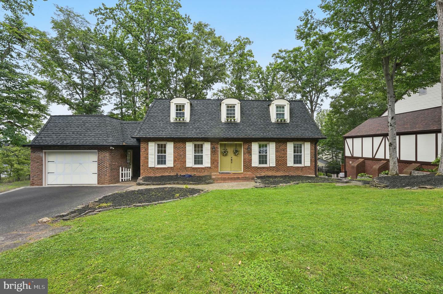16211 SUNNY KNOLL DR, DUMFRIES, Virginia 22025, 4 Bedrooms Bedrooms, ,2 BathroomsBathrooms,Residential,For sale,16211 SUNNY KNOLL DR,VAPW2095194 MLS # VAPW2095194