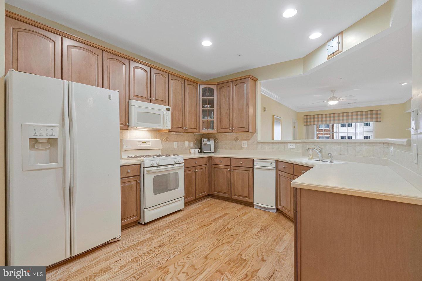 20745 ROYAL PALACE SQ #102, STERLING, Virginia 20165, 2 Bedrooms Bedrooms, ,2 BathroomsBathrooms,Residential,For sale,20745 ROYAL PALACE SQ #102,VALO2097370 MLS # VALO2097370
