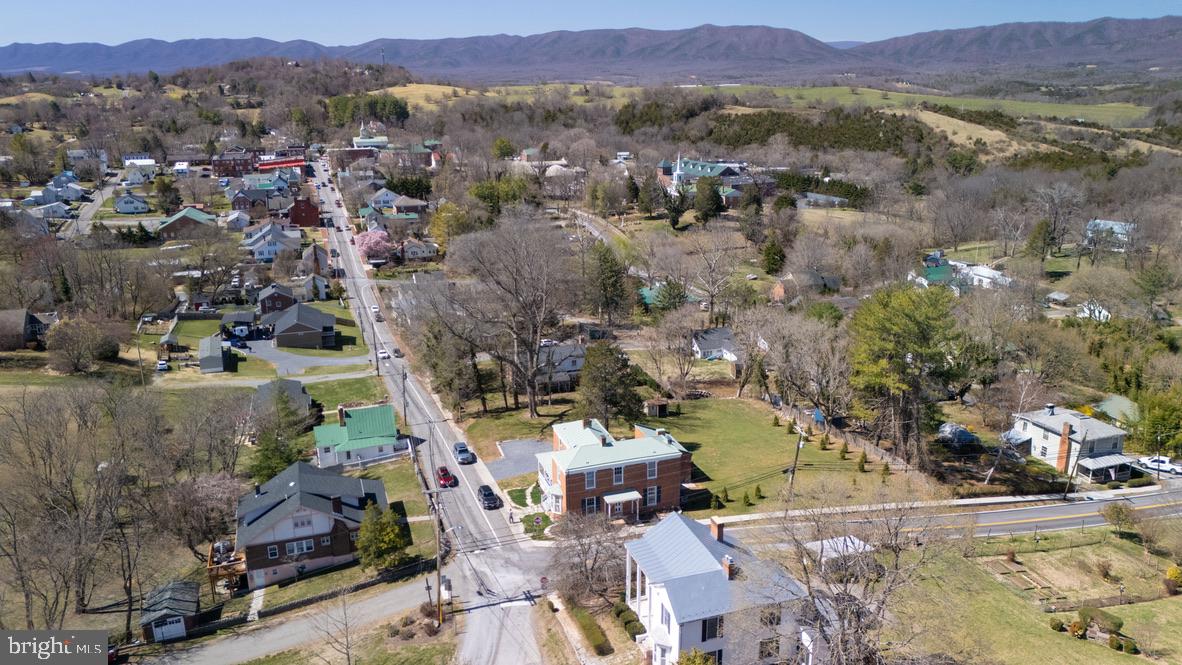 322 MAIN ST E, FINCASTLE, Virginia 24090, 3 Bedrooms Bedrooms, ,2 BathroomsBathrooms,Residential,For sale,322 MAIN ST E,VABO2000028 MLS # VABO2000028