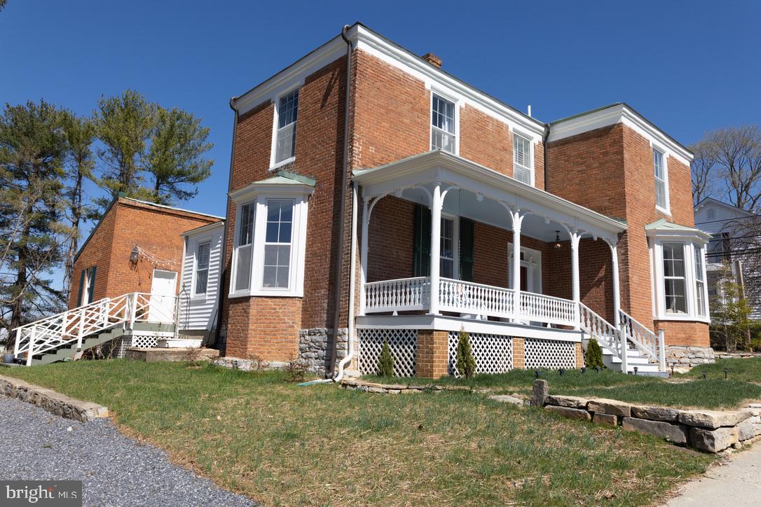 322 MAIN ST E, FINCASTLE, Virginia 24090, 3 Bedrooms Bedrooms, ,2 BathroomsBathrooms,Residential,For sale,322 MAIN ST E,VABO2000028 MLS # VABO2000028