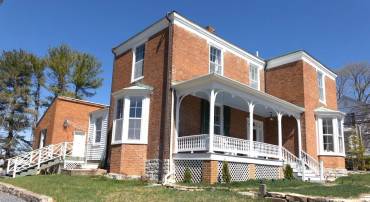 322 MAIN ST E, FINCASTLE, Virginia 24090, 3 Bedrooms Bedrooms, ,2 BathroomsBathrooms,Residential,For sale,322 MAIN ST E,VABO2000028 MLS # VABO2000028