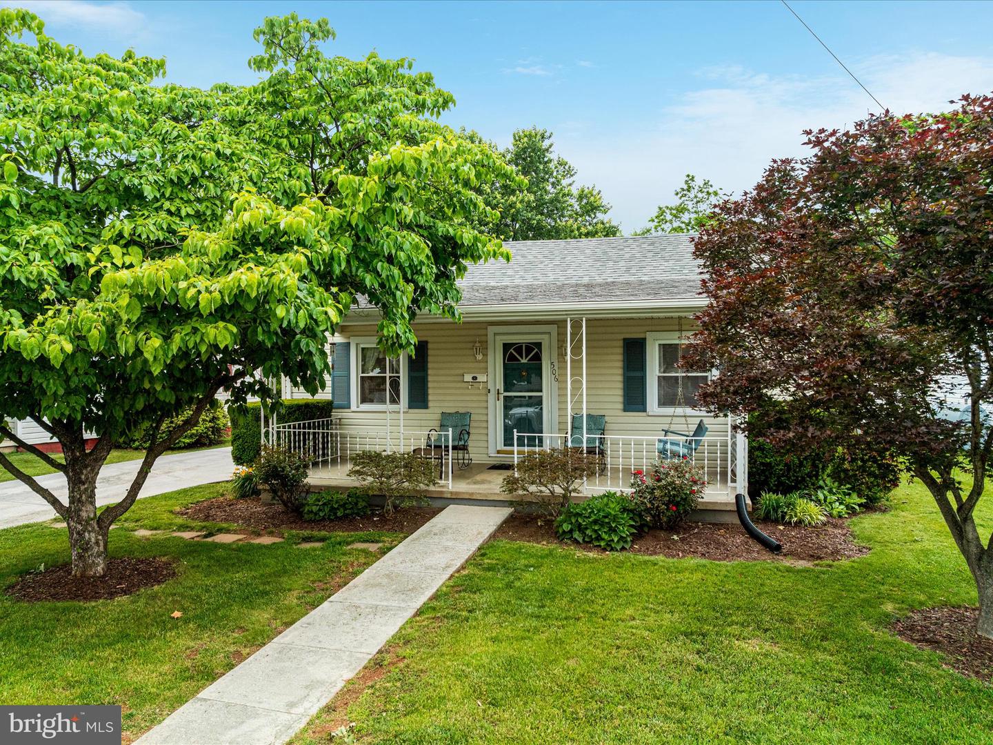 506 BELAIR AVE, FRONT ROYAL, Virginia 22630, 2 Bedrooms Bedrooms, ,1 BathroomBathrooms,Residential,For sale,506 BELAIR AVE,VAWR2011218 MLS # VAWR2011218
