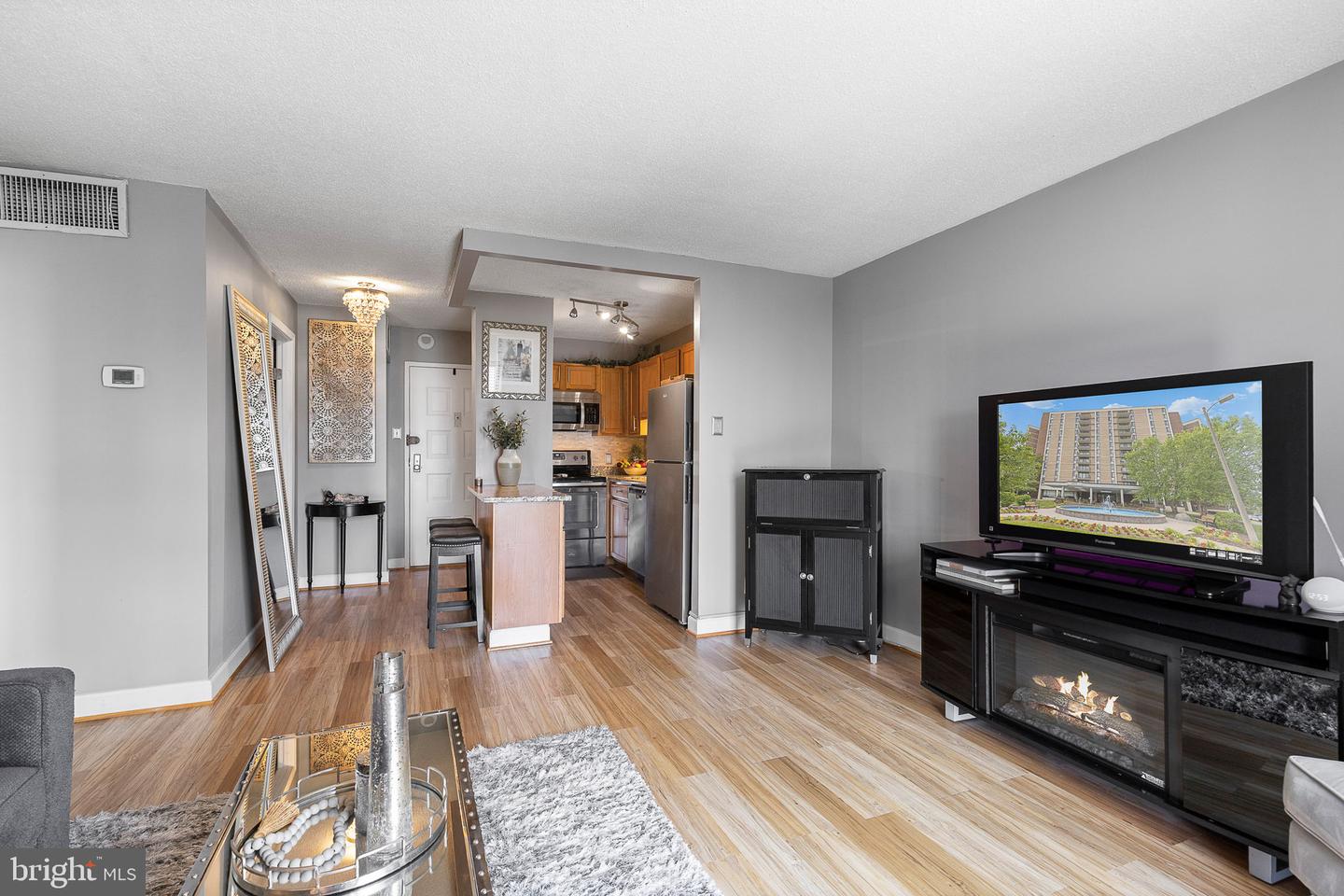 6800 FLEETWOOD RD #808, MCLEAN, Virginia 22101, 1 Bedroom Bedrooms, ,1 BathroomBathrooms,Residential,For sale,6800 FLEETWOOD RD #808,VAFX2242620 MLS # VAFX2242620