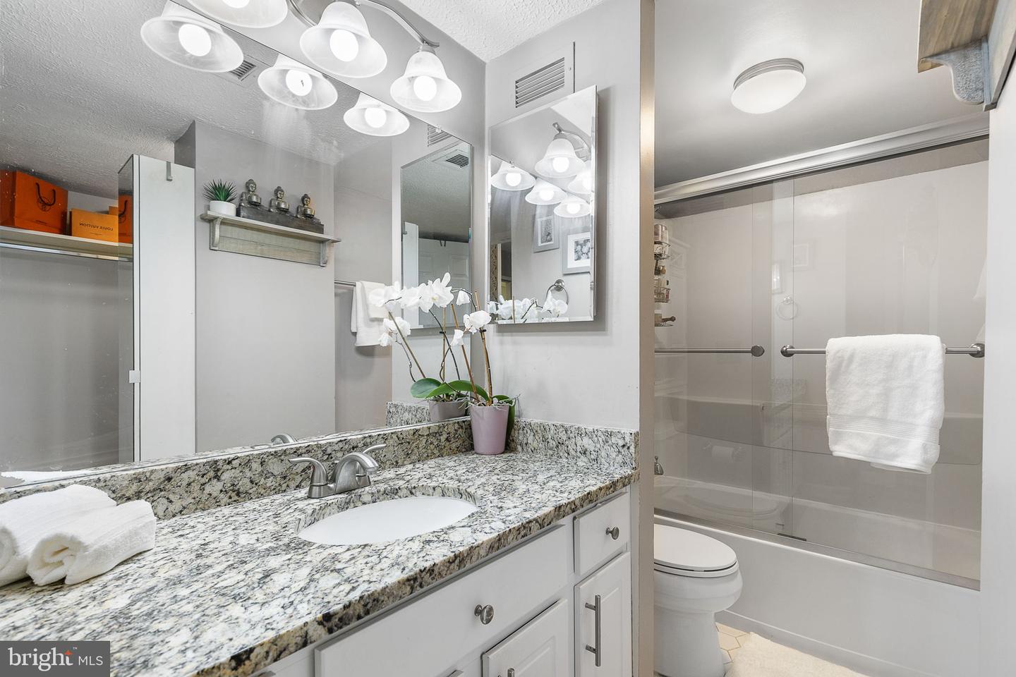 6800 FLEETWOOD RD #808, MCLEAN, Virginia 22101, 1 Bedroom Bedrooms, ,1 BathroomBathrooms,Residential,For sale,6800 FLEETWOOD RD #808,VAFX2242620 MLS # VAFX2242620