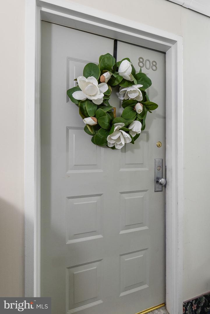 6800 FLEETWOOD RD #808, MCLEAN, Virginia 22101, 1 Bedroom Bedrooms, ,1 BathroomBathrooms,Residential,For sale,6800 FLEETWOOD RD #808,VAFX2242620 MLS # VAFX2242620