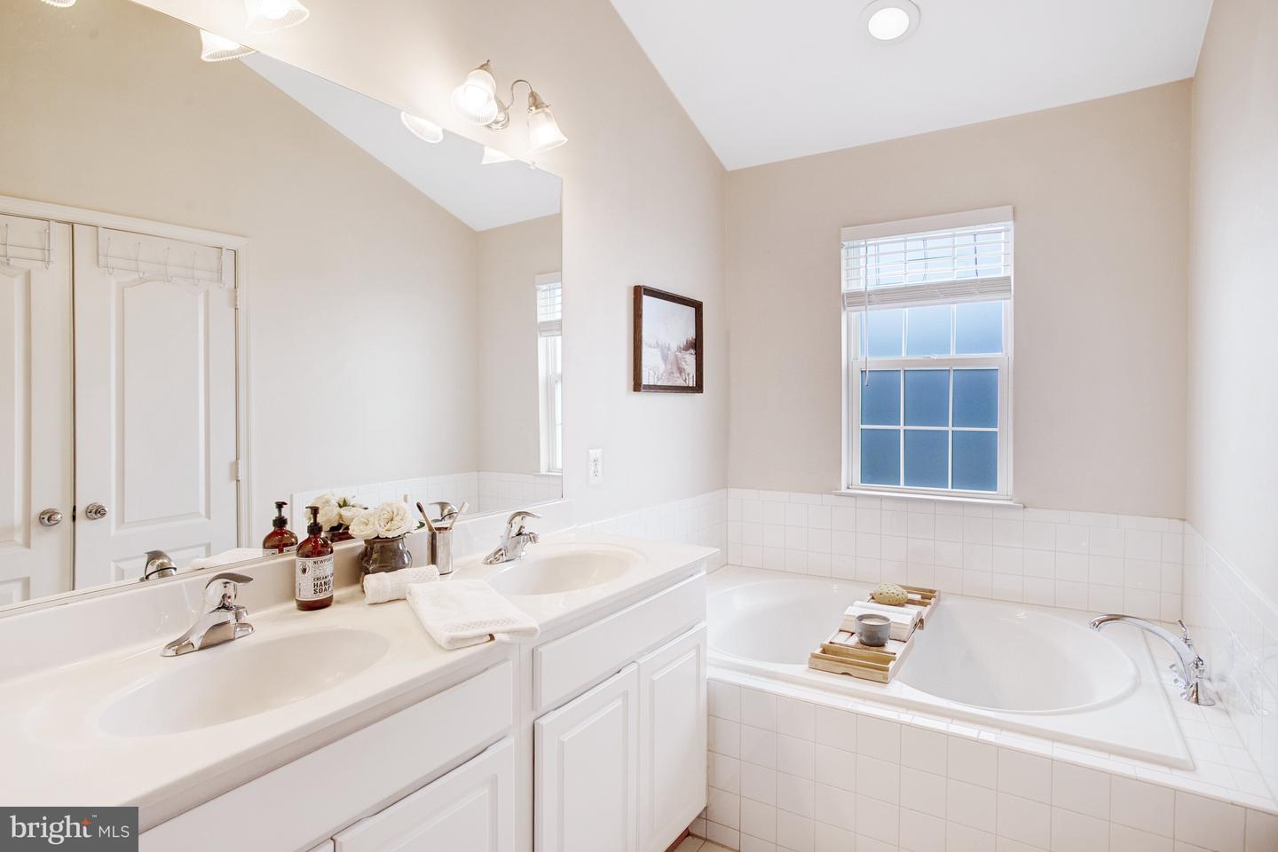 2505 BASIN VIEW LN, WOODBRIDGE, Virginia 22191, 4 Bedrooms Bedrooms, ,2 BathroomsBathrooms,Residential,For sale,2505 BASIN VIEW LN,VAPW2095418 MLS # VAPW2095418