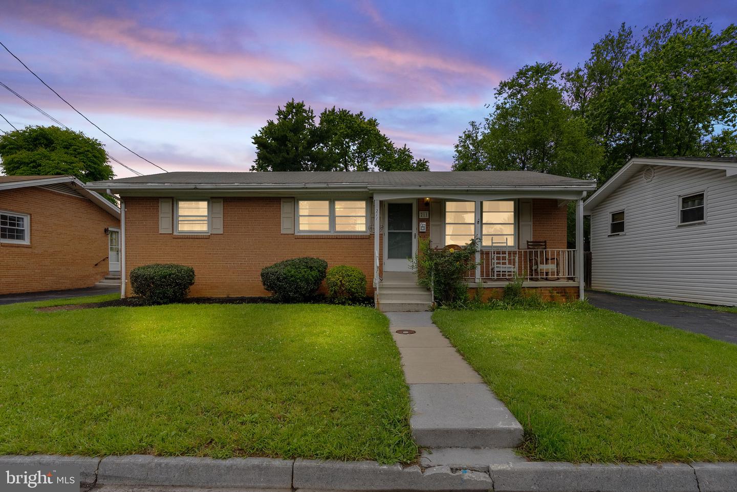 211 WOOD AVE, WINCHESTER, Virginia 22601, 3 Bedrooms Bedrooms, ,2 BathroomsBathrooms,Residential,For sale,211 WOOD AVE,VAWI2007738 MLS # VAWI2007738