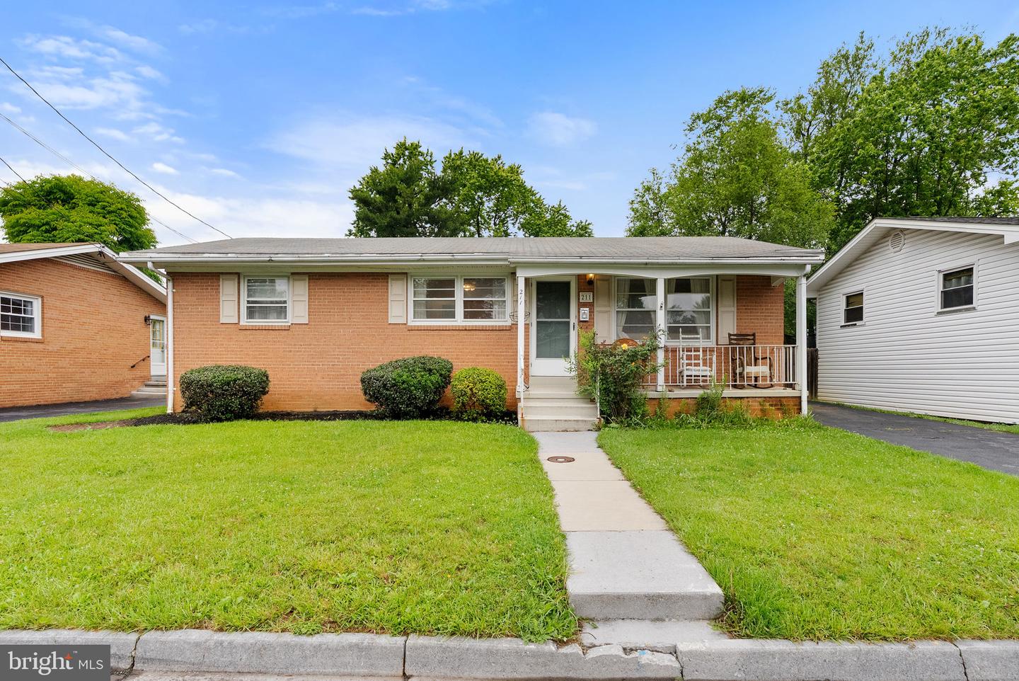 211 WOOD AVE, WINCHESTER, Virginia 22601, 3 Bedrooms Bedrooms, ,2 BathroomsBathrooms,Residential,For sale,211 WOOD AVE,VAWI2007738 MLS # VAWI2007738