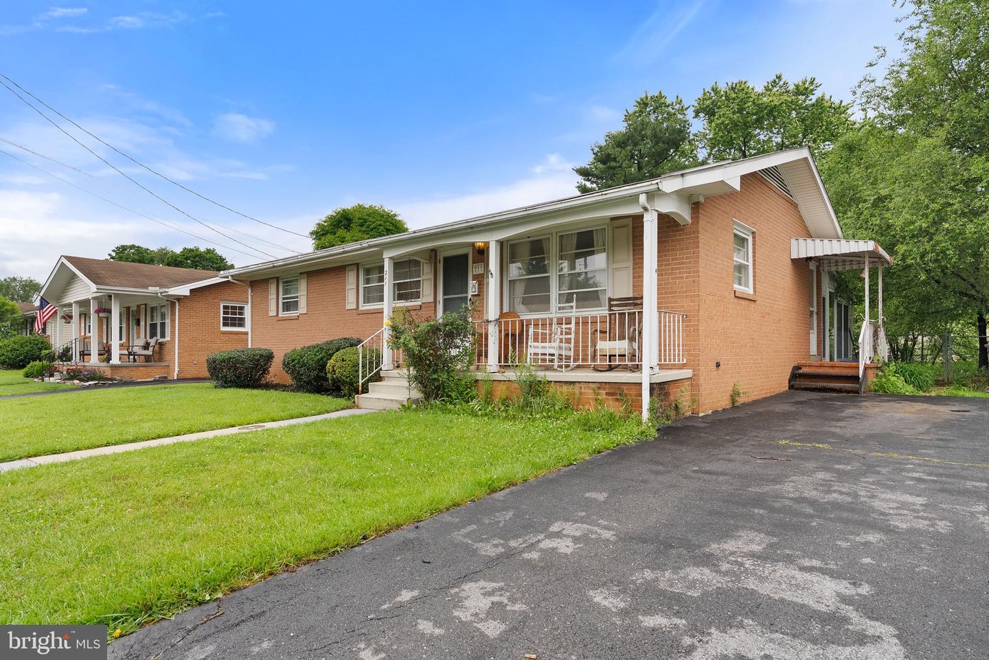 211 WOOD AVE, WINCHESTER, Virginia 22601, 3 Bedrooms Bedrooms, ,2 BathroomsBathrooms,Residential,For sale,211 WOOD AVE,VAWI2007738 MLS # VAWI2007738