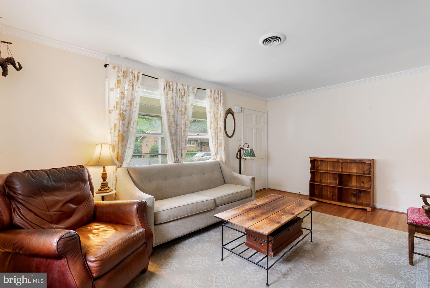 211 WOOD AVE, WINCHESTER, Virginia 22601, 3 Bedrooms Bedrooms, ,2 BathroomsBathrooms,Residential,For sale,211 WOOD AVE,VAWI2007738 MLS # VAWI2007738