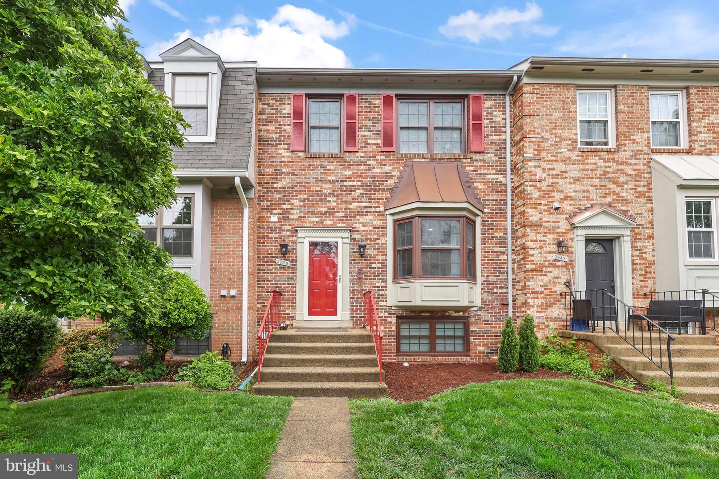 3950 TALLOW TREE PL, FAIRFAX, Virginia 22033, 4 Bedrooms Bedrooms, 3 Rooms Rooms,3 BathroomsBathrooms,Residential,For sale,3950 TALLOW TREE PL,VAFX2242944 MLS # VAFX2242944