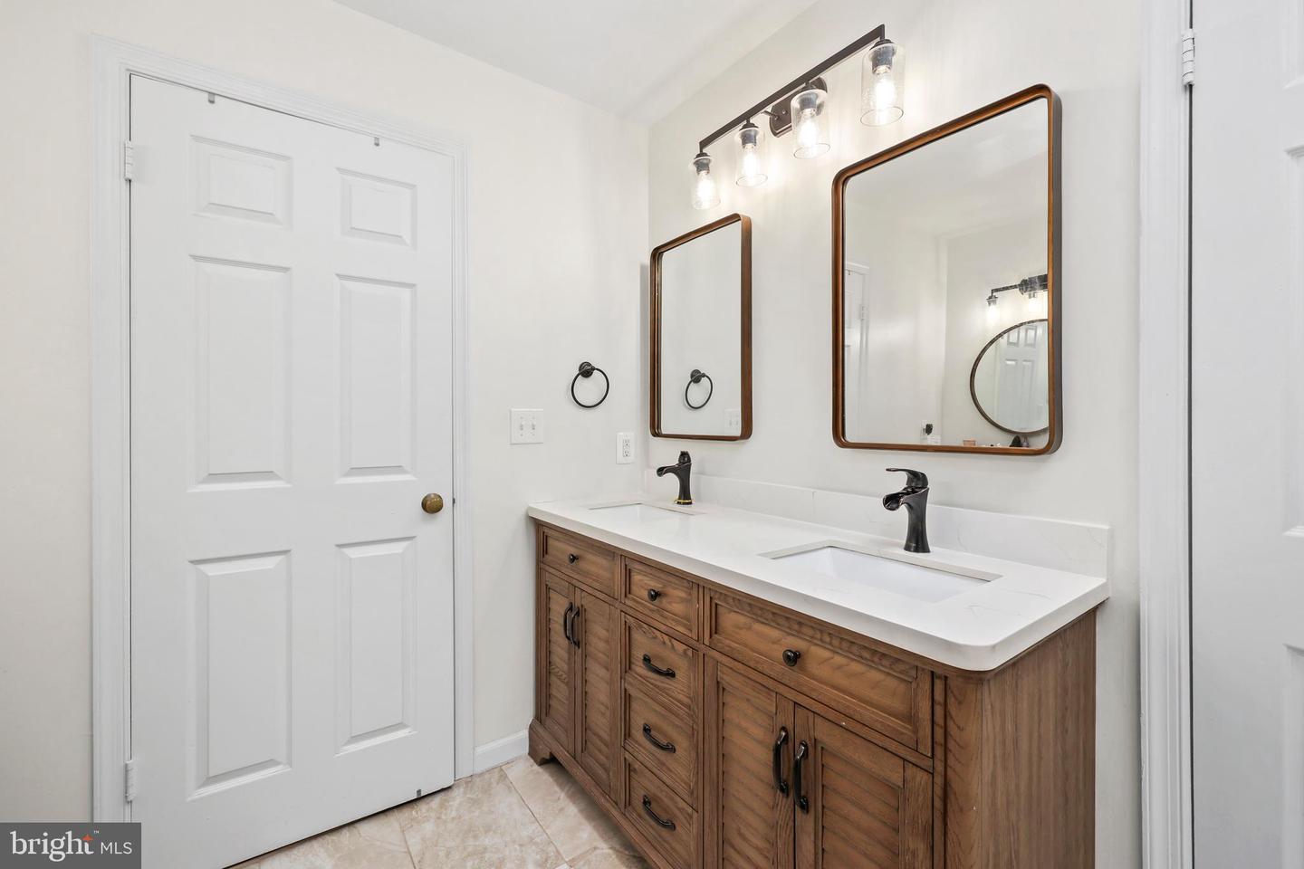 3950 TALLOW TREE PL, FAIRFAX, Virginia 22033, 4 Bedrooms Bedrooms, 3 Rooms Rooms,3 BathroomsBathrooms,Residential,For sale,3950 TALLOW TREE PL,VAFX2242944 MLS # VAFX2242944