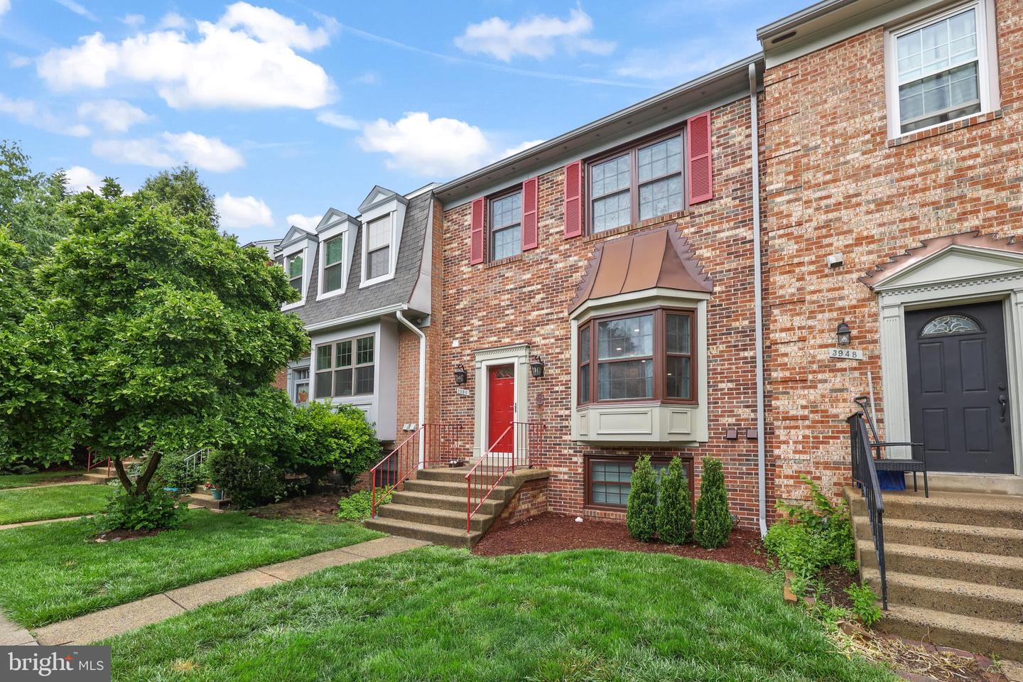 3950 TALLOW TREE PL, FAIRFAX, Virginia 22033, 4 Bedrooms Bedrooms, 3 Rooms Rooms,3 BathroomsBathrooms,Residential,For sale,3950 TALLOW TREE PL,VAFX2242944 MLS # VAFX2242944