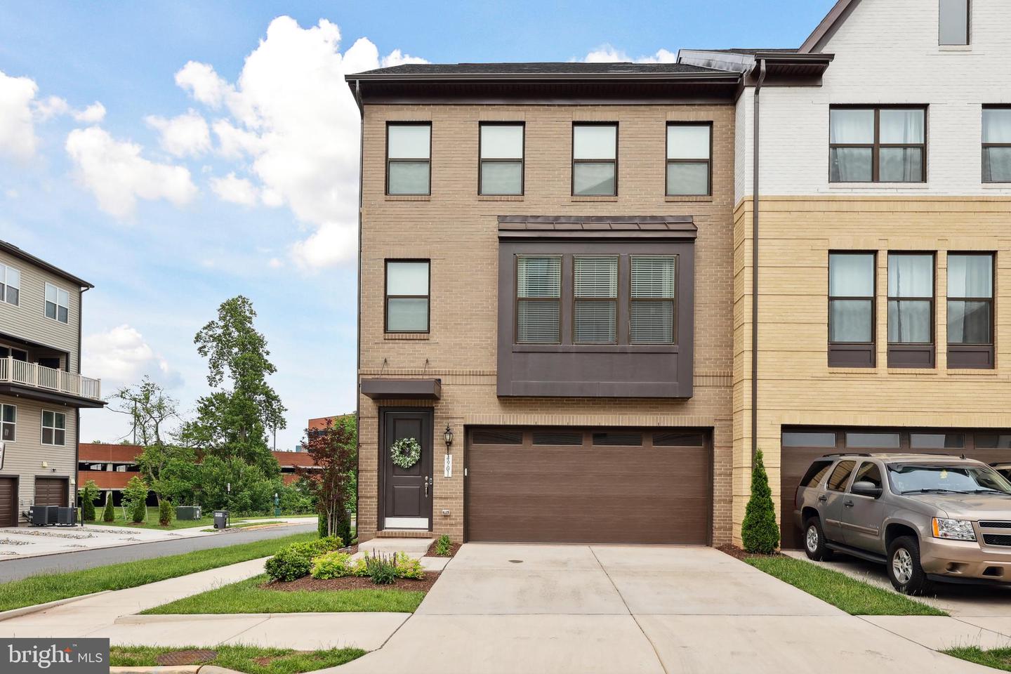 4901 LONGMIRE WAY, CHANTILLY, Virginia 20151, 4 Bedrooms Bedrooms, ,3 BathroomsBathrooms,Residential,For sale,4901 LONGMIRE WAY,VAFX2243062 MLS # VAFX2243062
