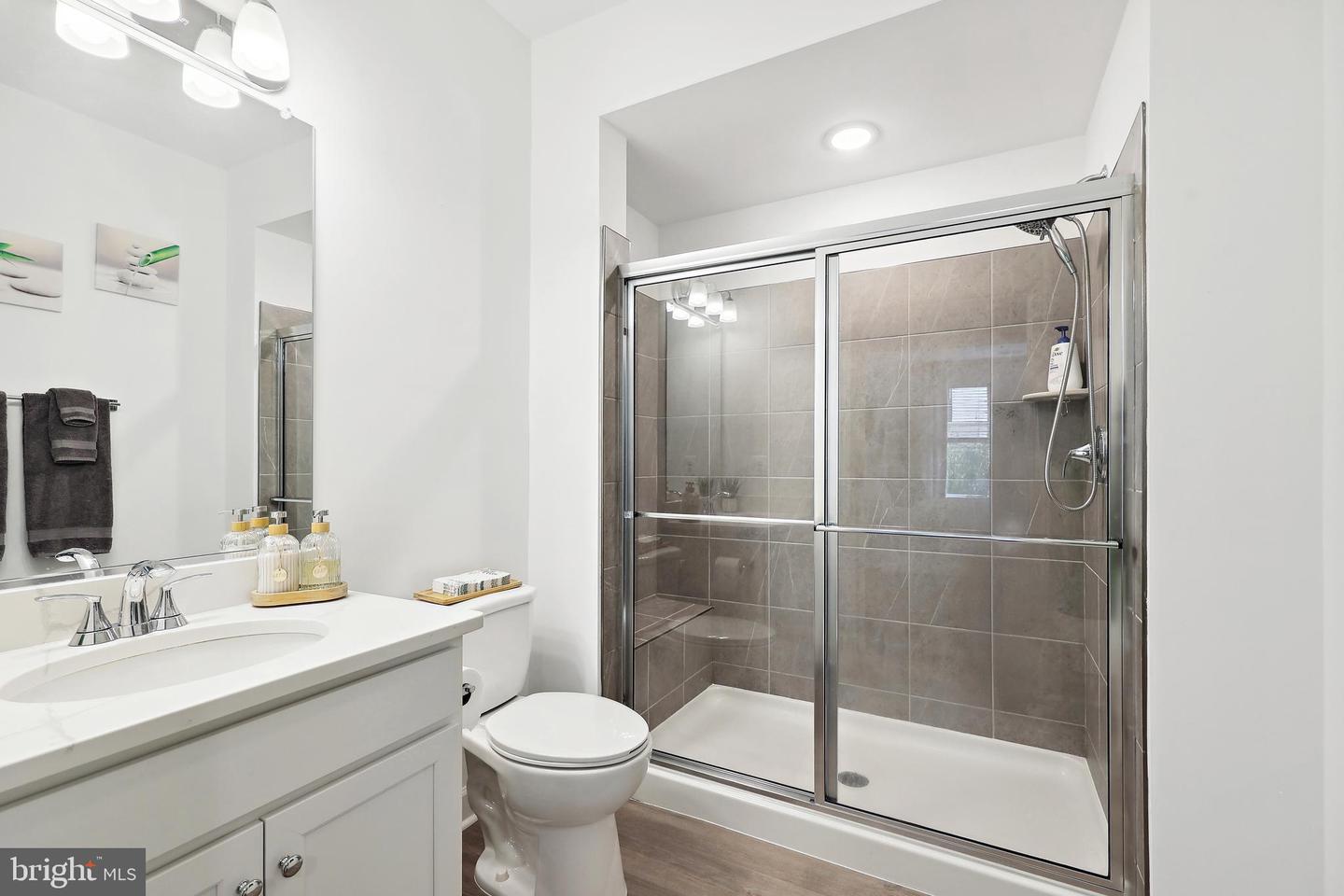 4901 LONGMIRE WAY, CHANTILLY, Virginia 20151, 4 Bedrooms Bedrooms, ,3 BathroomsBathrooms,Residential,For sale,4901 LONGMIRE WAY,VAFX2243062 MLS # VAFX2243062