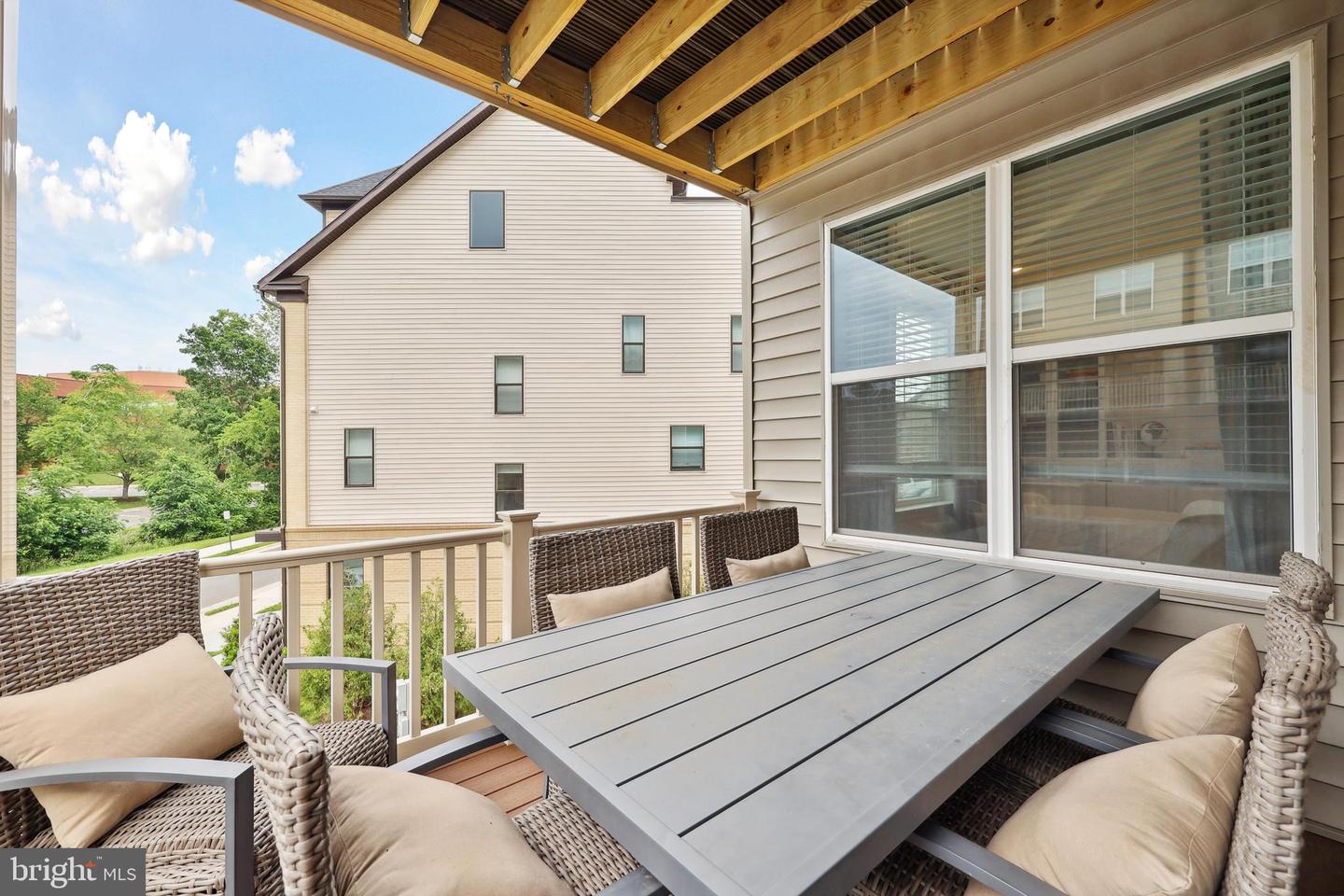 4901 LONGMIRE WAY, CHANTILLY, Virginia 20151, 4 Bedrooms Bedrooms, ,3 BathroomsBathrooms,Residential,For sale,4901 LONGMIRE WAY,VAFX2243062 MLS # VAFX2243062