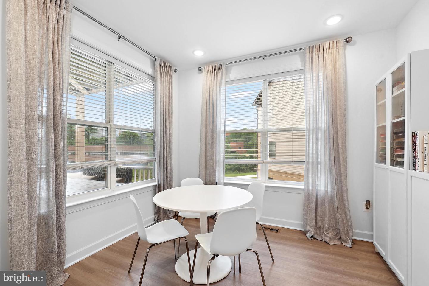 4901 LONGMIRE WAY, CHANTILLY, Virginia 20151, 4 Bedrooms Bedrooms, ,3 BathroomsBathrooms,Residential,For sale,4901 LONGMIRE WAY,VAFX2243062 MLS # VAFX2243062