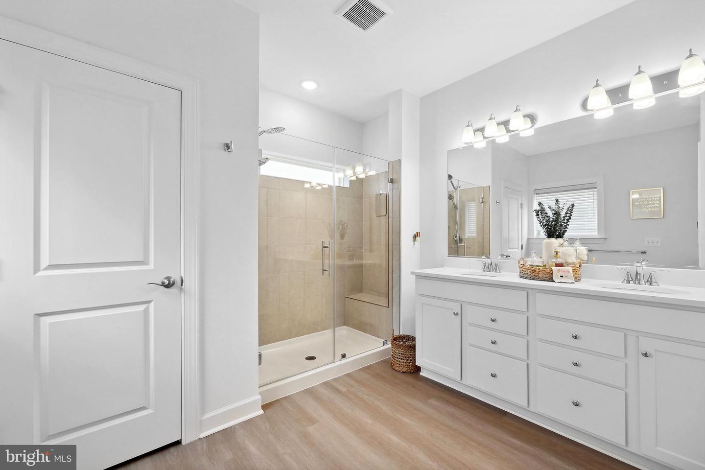 4901 LONGMIRE WAY, CHANTILLY, Virginia 20151, 4 Bedrooms Bedrooms, ,3 BathroomsBathrooms,Residential,For sale,4901 LONGMIRE WAY,VAFX2243062 MLS # VAFX2243062