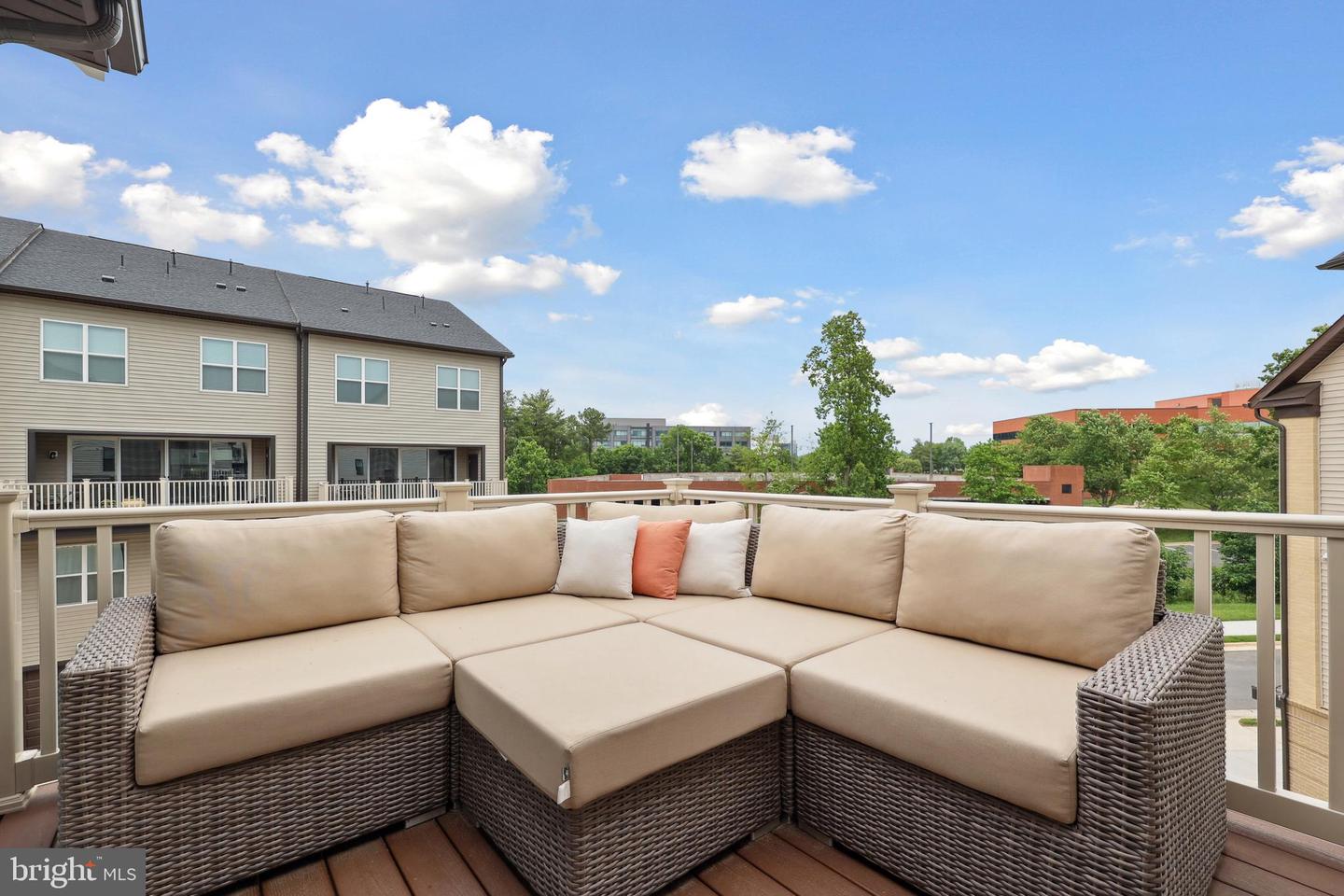 4901 LONGMIRE WAY, CHANTILLY, Virginia 20151, 4 Bedrooms Bedrooms, ,3 BathroomsBathrooms,Residential,For sale,4901 LONGMIRE WAY,VAFX2243062 MLS # VAFX2243062