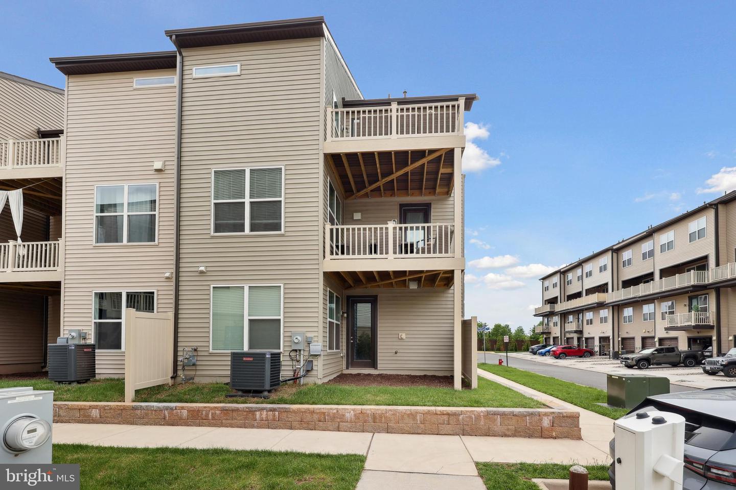 4901 LONGMIRE WAY, CHANTILLY, Virginia 20151, 4 Bedrooms Bedrooms, ,3 BathroomsBathrooms,Residential,For sale,4901 LONGMIRE WAY,VAFX2243062 MLS # VAFX2243062