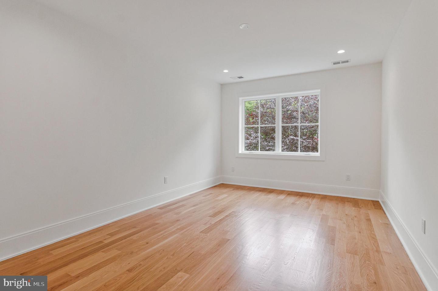 6120 30TH ST NW, WASHINGTON, District Of Columbia 20015, 6 Bedrooms Bedrooms, ,4 BathroomsBathrooms,Residential,For sale,6120 30TH ST NW,DCDC2202370 MLS # DCDC2202370